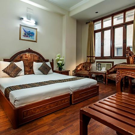 Hotel Sunstar Residency Дели Экстерьер фото