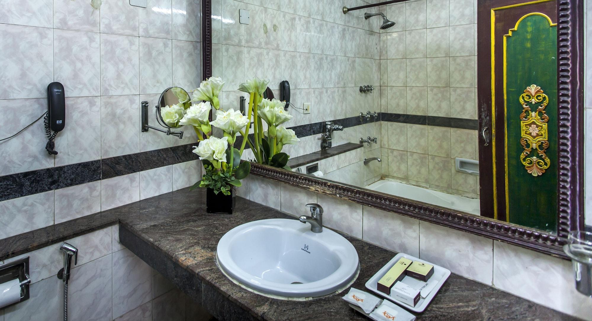 Hotel Sunstar Residency Дели Экстерьер фото
